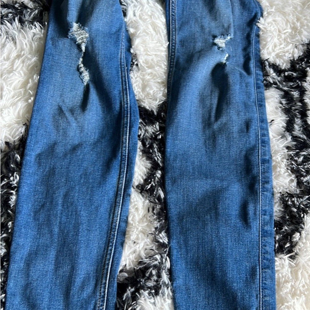 Girls Hollister Jeans. Size 5R W27 L30. Mid rise Super Skinny.